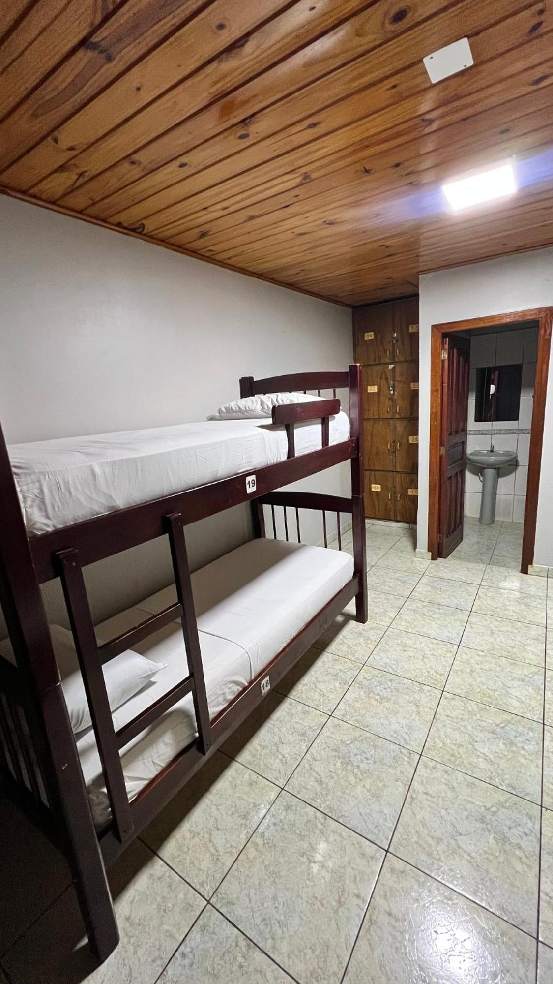 Hostel Peter Pan Puerto Iguazu Exterior photo